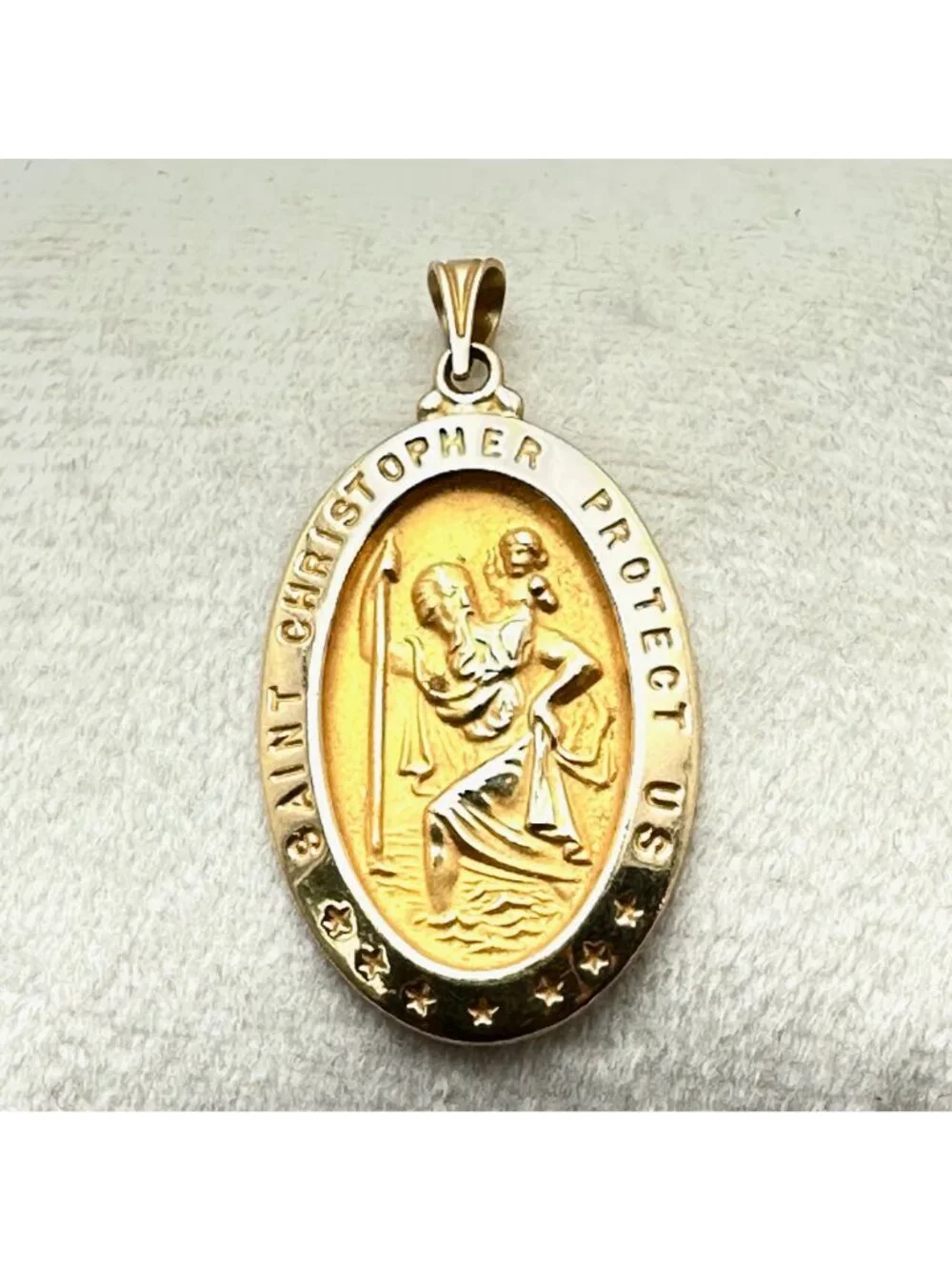 14k Yellow Gold Oval Pendant for Necklace Saint Christopher 2.32 Grams Unisex
